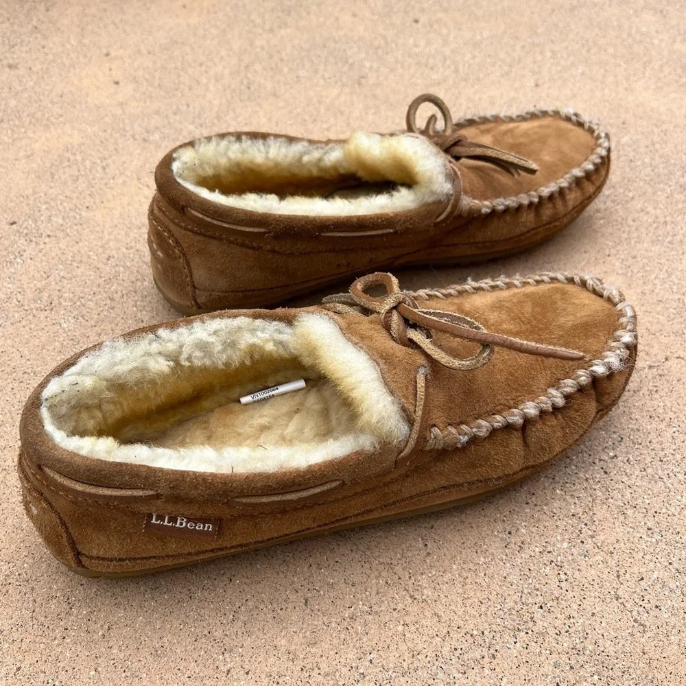 L.L. Bean Kids Moccasins Slippers Hard Bottom Lamb’s Fur Sz 4 Girl Boy